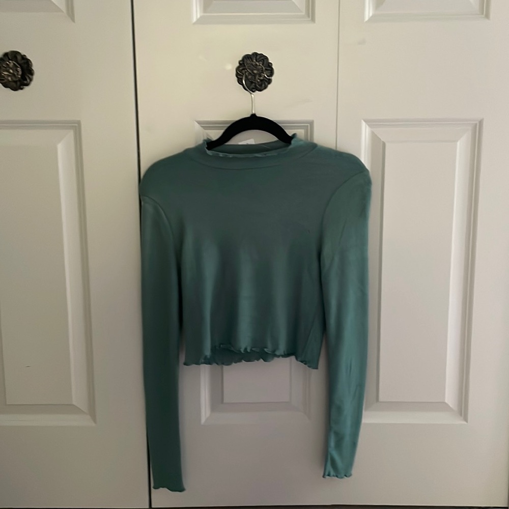 Pacsun Ruffle Neck Long Sleeve Shirt/Sweater